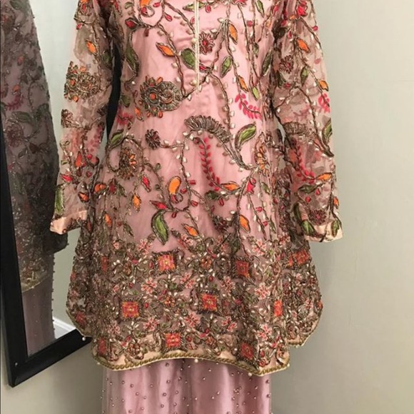 Pakistani / Indian / Desi Clothing - Picture 2 of 3